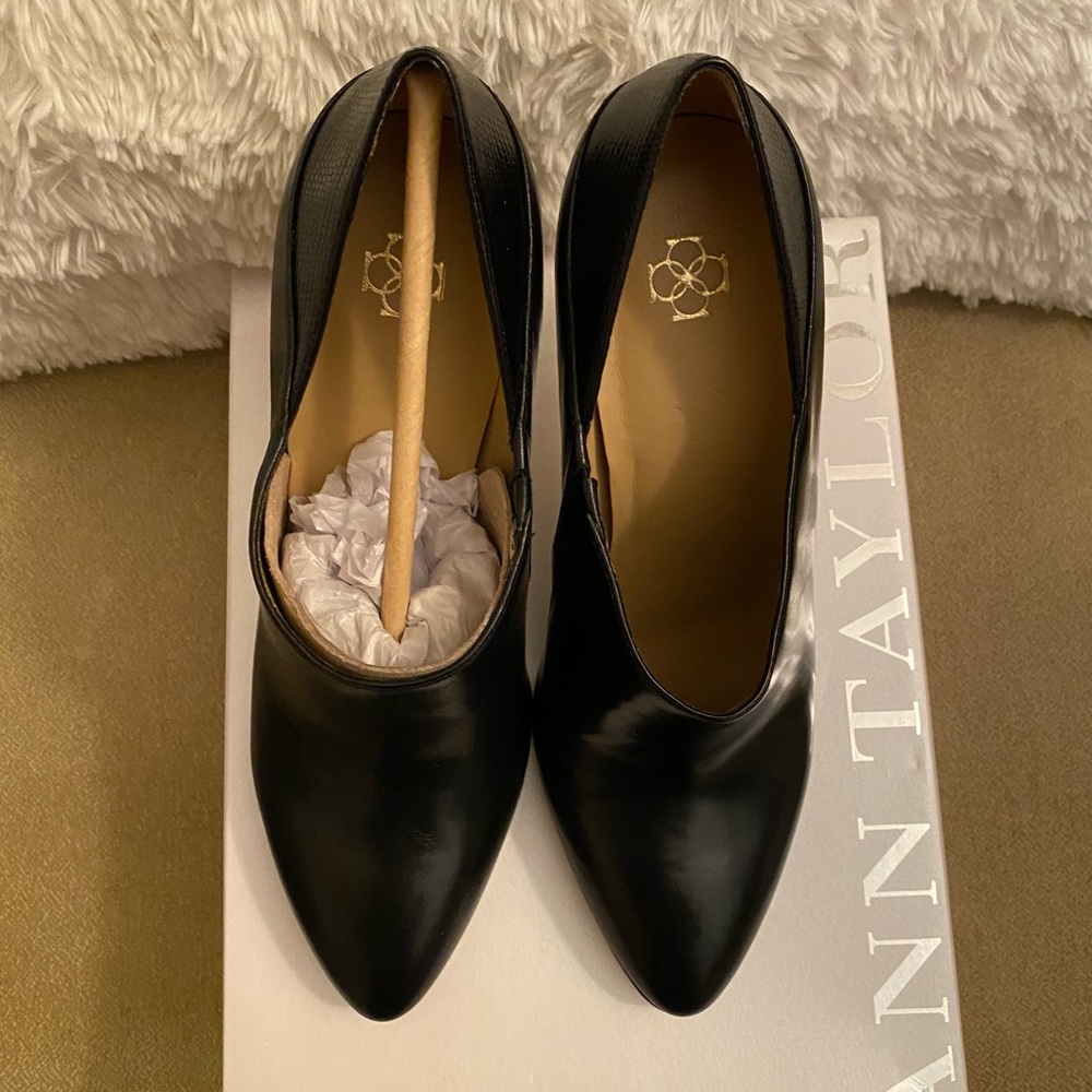 Ann Taylor Liana Pointy Black Bootie. Size 8.5.
